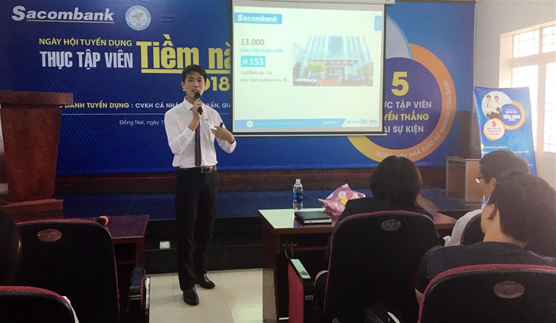 Anh Nguyễn Xuân Vĩnh – Chuyên viên cao cấp phụ trách tuyển dụng Khu vực tương tác và trao đổi trực tiếp cùng sinh viên