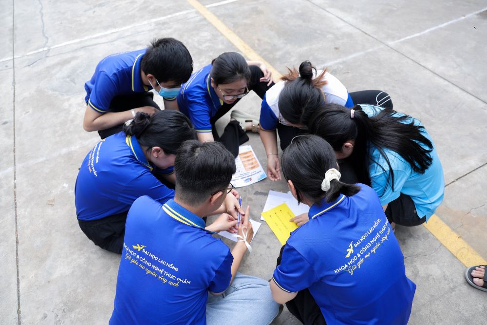 Sinh viên LHU hào hứng với cuộc thi X-Game "English Quest – Thử thách ngôn ngữ"