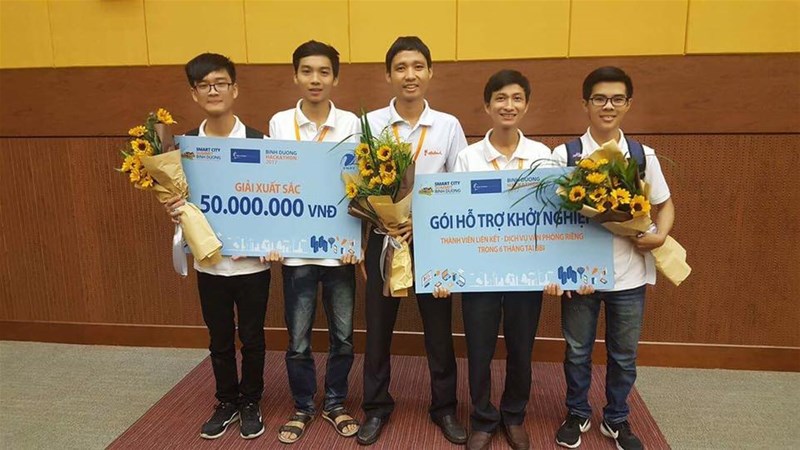 LHU-304 tiếp tục trổ tài công nghệ tại cuộc thi Hackathon Bình Dương 2017